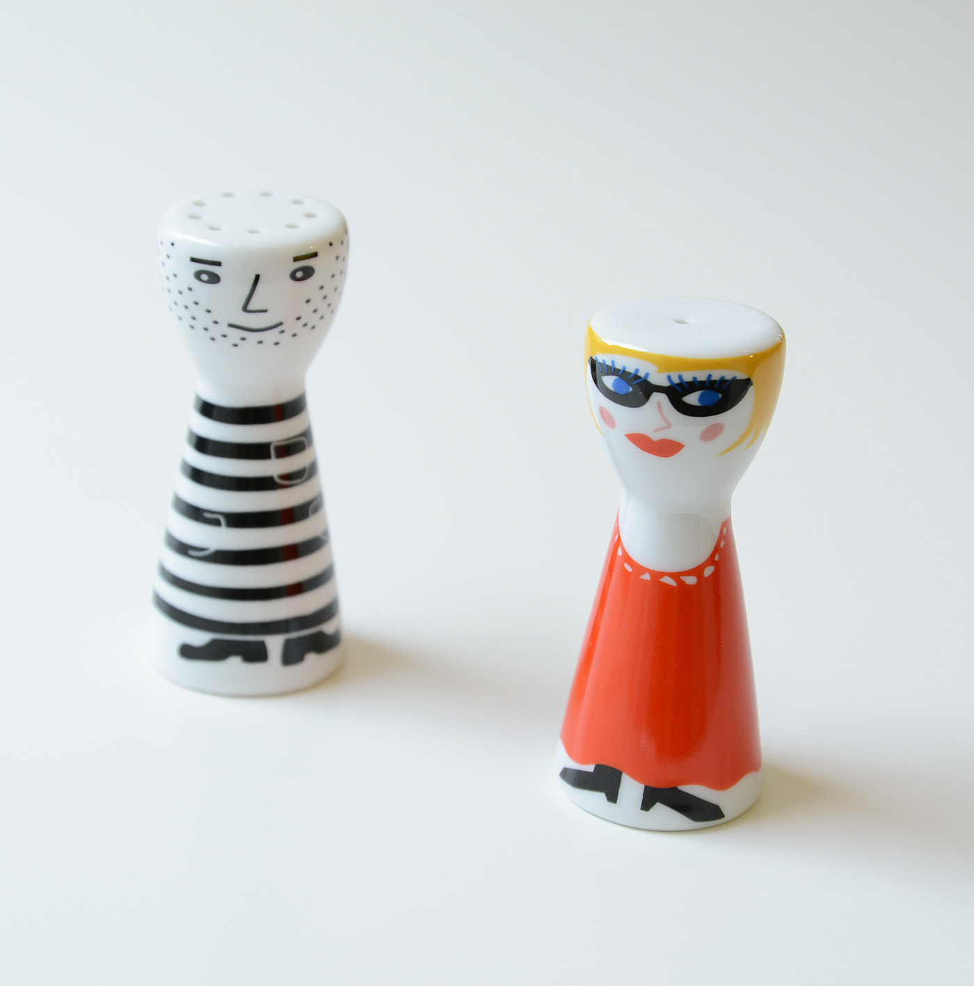 DIY: Mr. Salt and Mrs. Pepper shakers!